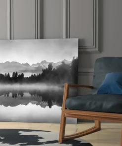 Mistig meer in het bos Glasschilderij
