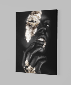 Alternative view of Vrouw Met goud Foto op Canvas