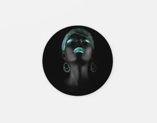 afrikaanse-vrouw-met-turkooizen-make-up-muurcirkel-