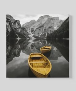 Gele Roeiboten Bergmeer Vierkant Schilderij