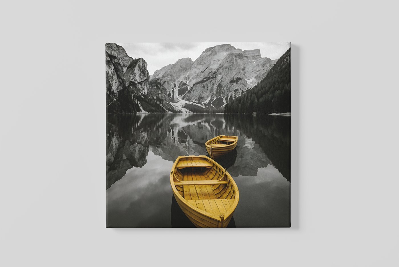 Gele Roeiboten Bergmeer Vierkant Schilderij