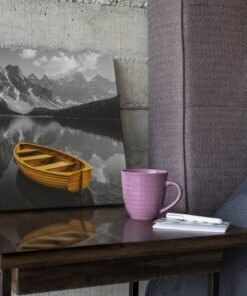 OEFE 1327 canvas schilderij gele boot op bergmeer b